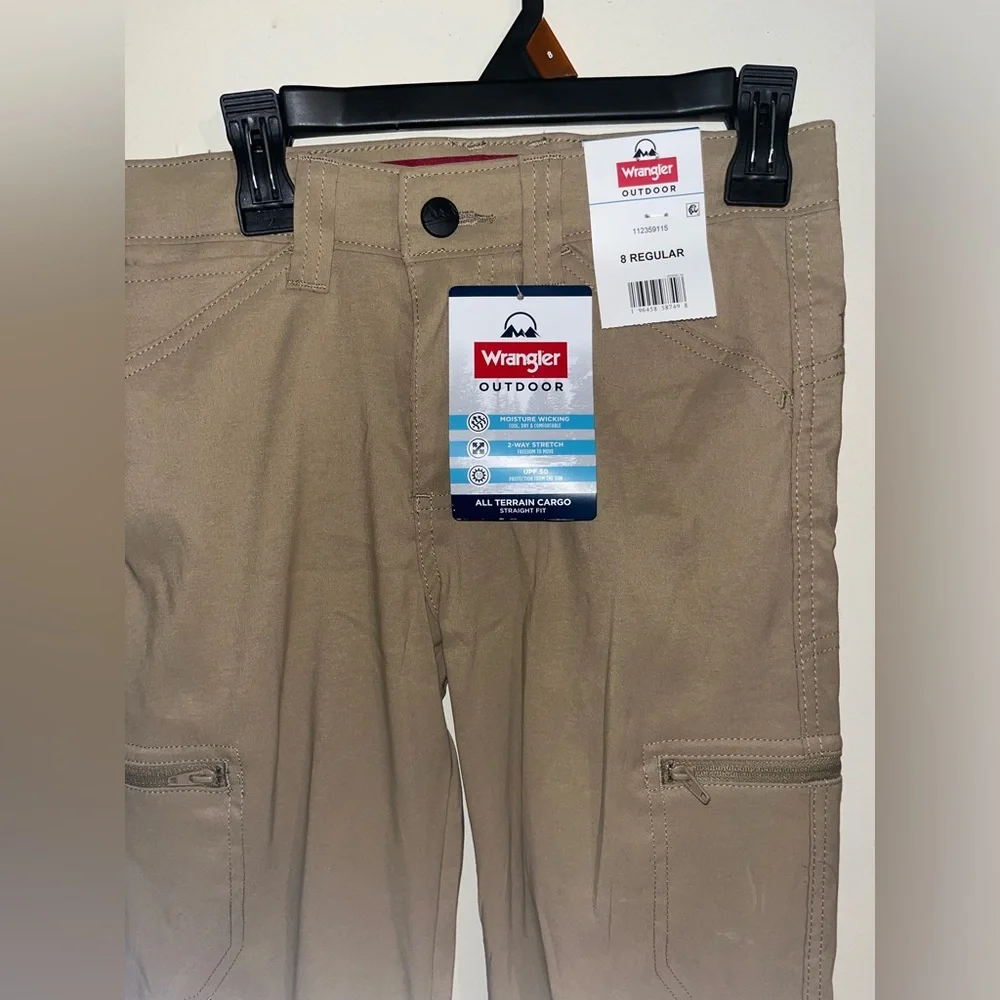 Wrangler Men's Khaki Outdoor Cargo Pants  Size ( 8 Regular)